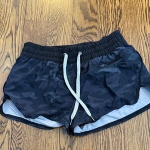 Vuori running shorts small